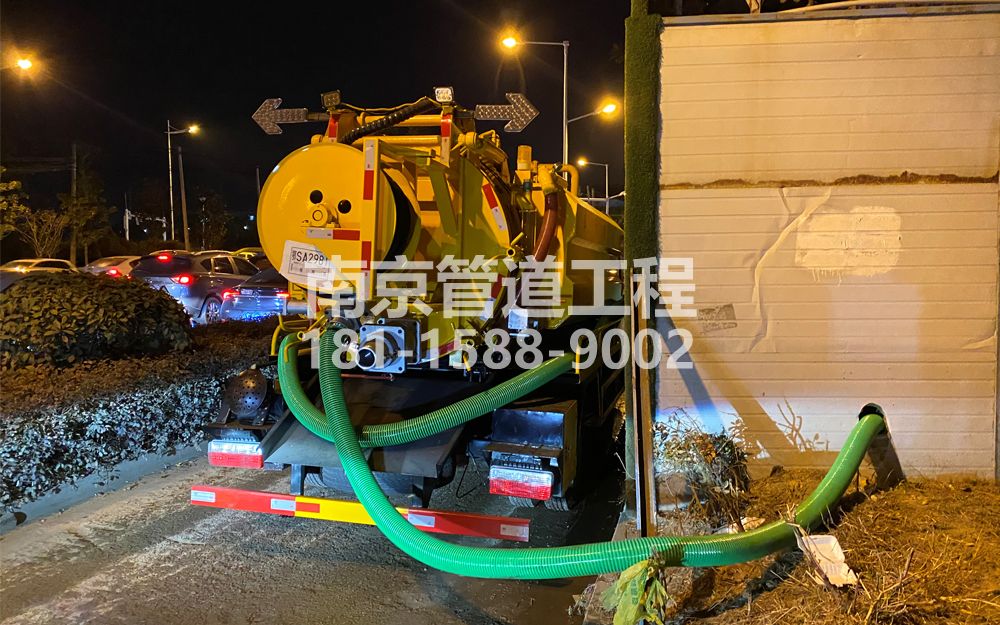 266天津新村临时工地抽粪